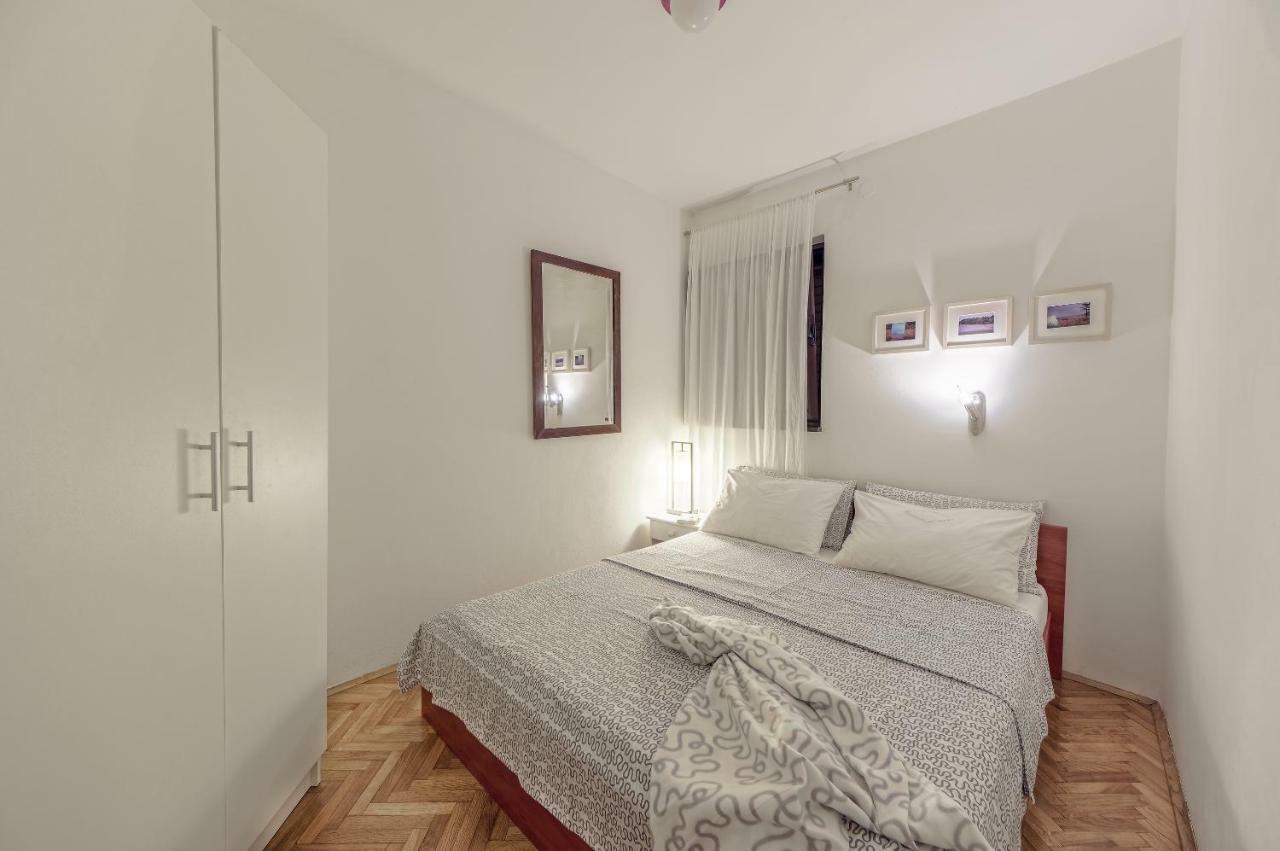 Apartments Lodra Pula Exterior photo