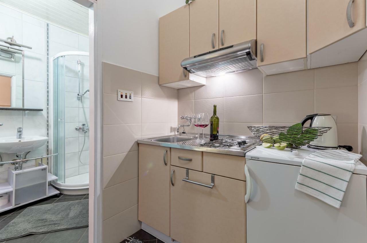 Apartments Lodra Pula Exterior photo