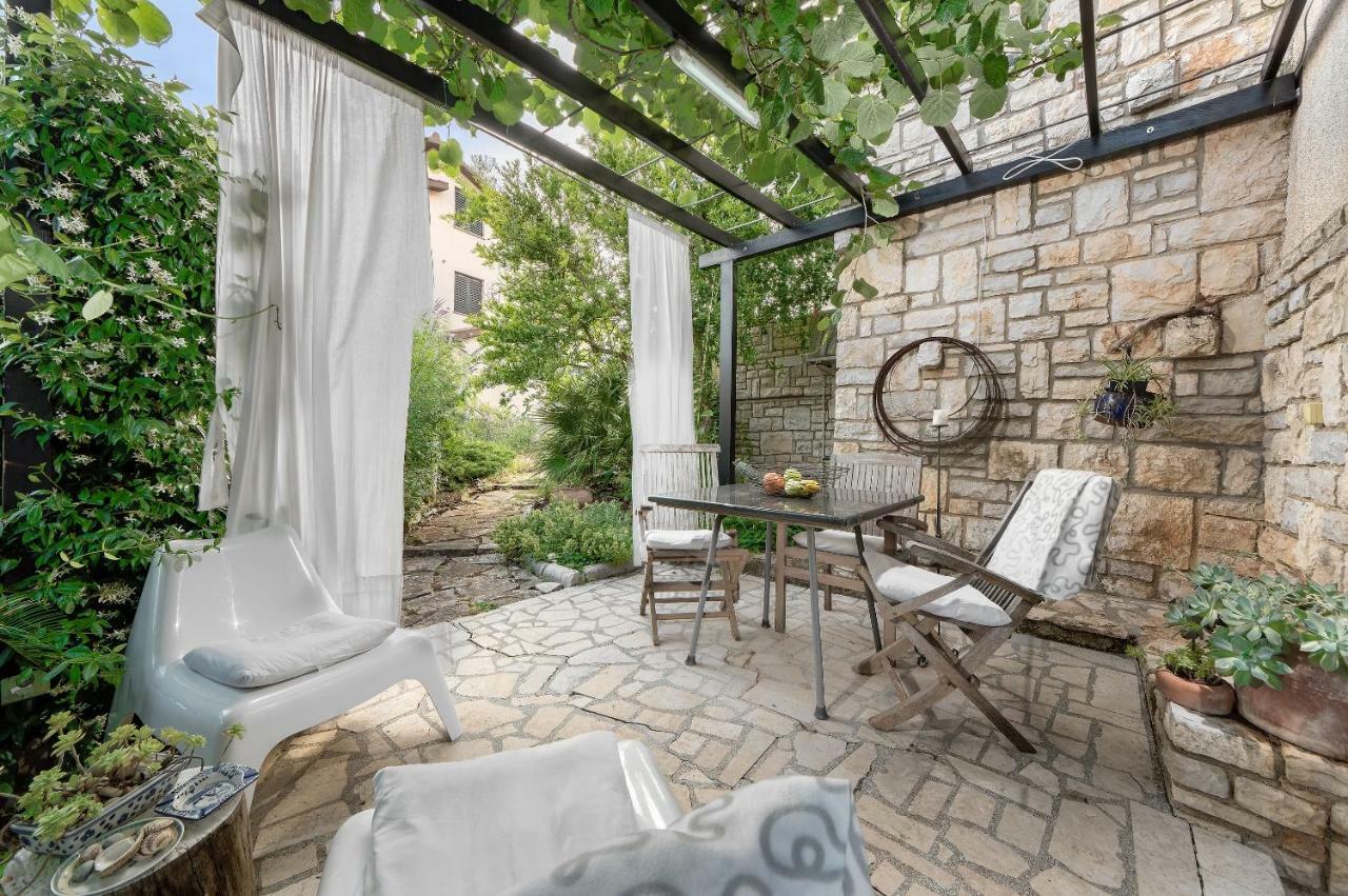 Apartments Lodra Pula Exterior photo