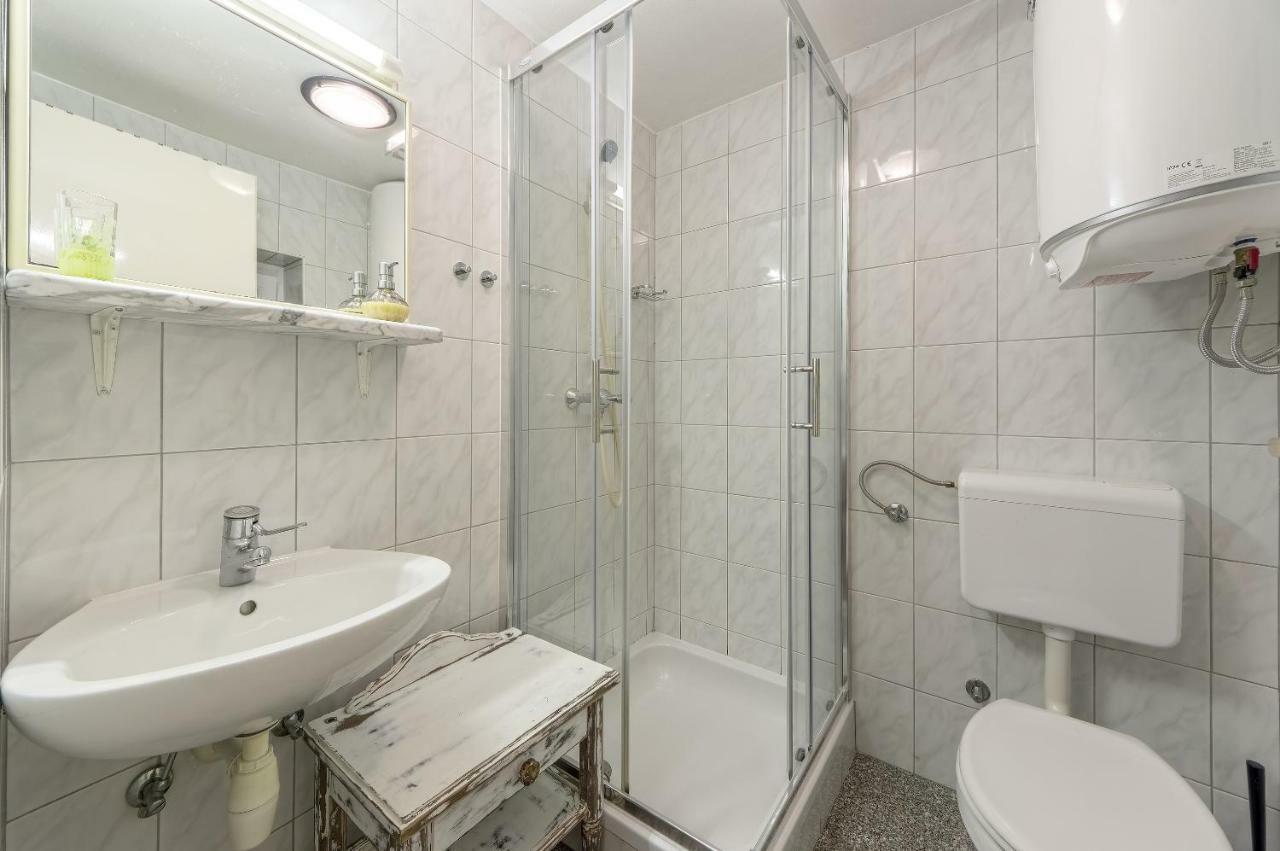 Apartments Lodra Pula Exterior photo